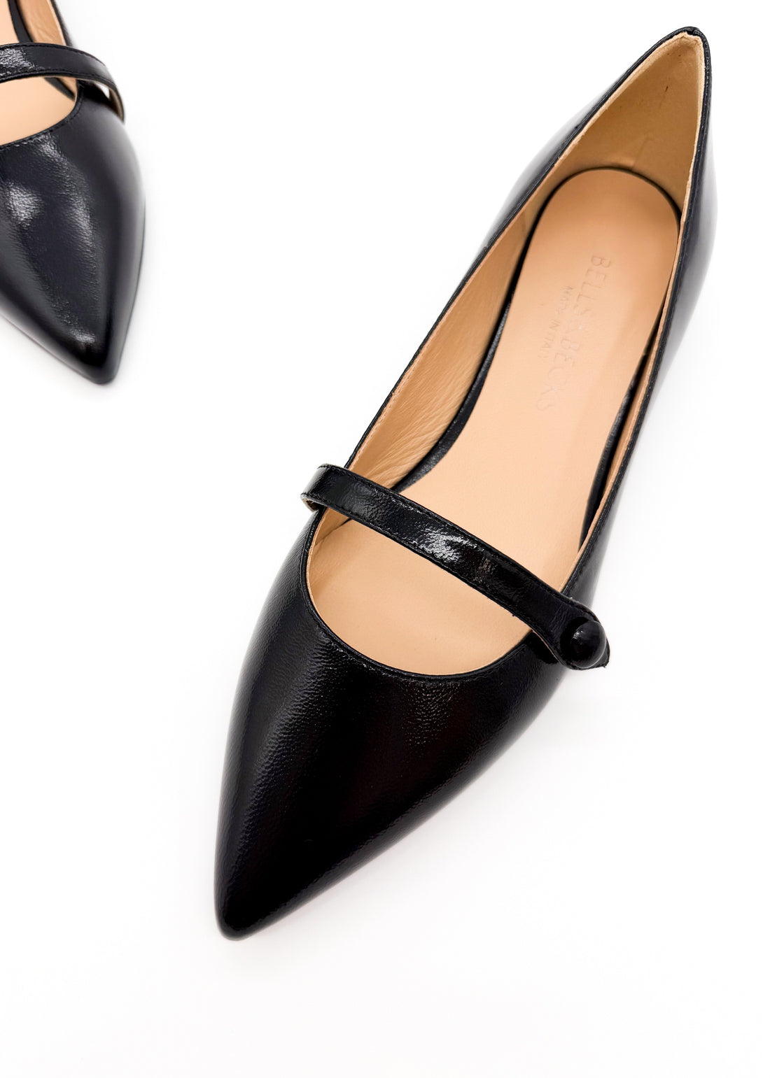 Flat with Strap Black - Sample Size 37