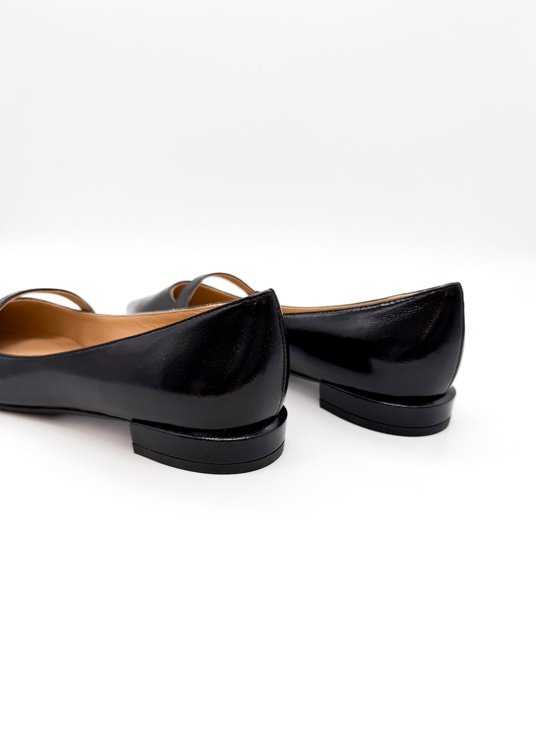 Flat with Strap Black - Sample Size 37