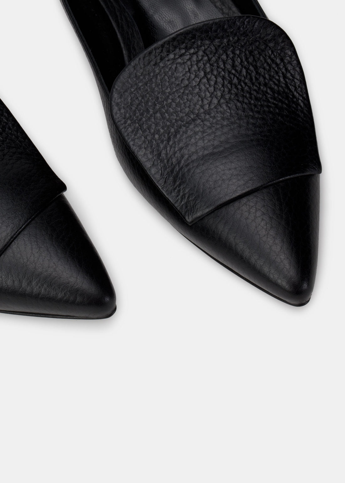 The Lia Black