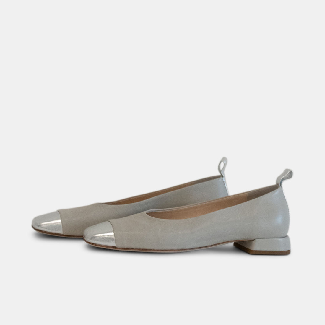 Contrast Toe Pump Gray/Silver - Sample Size 37